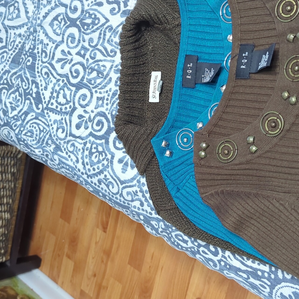 3 medium sweaters